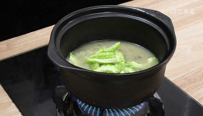 绿豆苦瓜炖脊骨的做法 绿豆苦瓜炖脊骨怎么做好吃