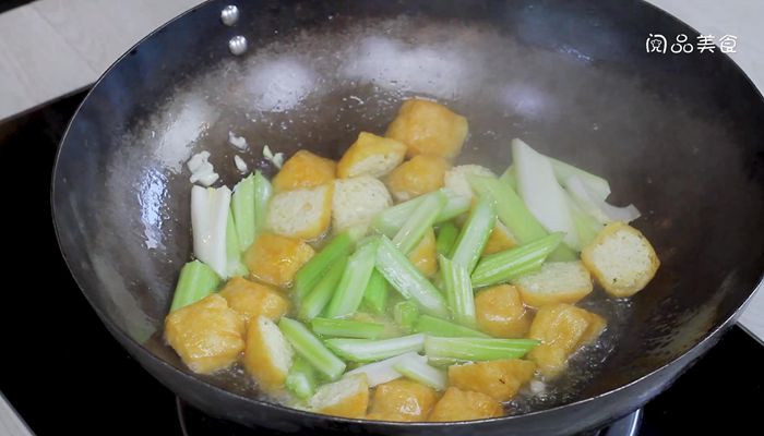 芹菜炖干豆腐的做法  芹菜炖干豆腐怎么做