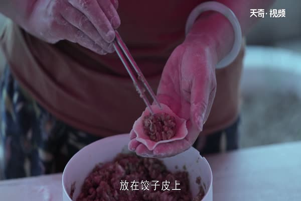 芹菜猪肉馅饺子的做法 芹菜猪肉馅饺子怎么做