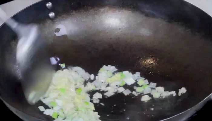 茭白焖腊肠的做法  茭白焖腊肠怎么做