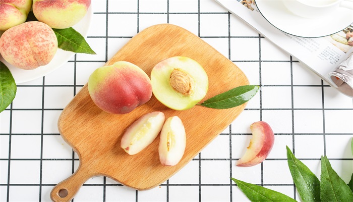 吃桃子要不要剥皮 吃桃子要剥皮吗