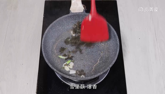 雪里蕻青椒炒墨鱼怎么做  雪里蕻青椒炒墨鱼