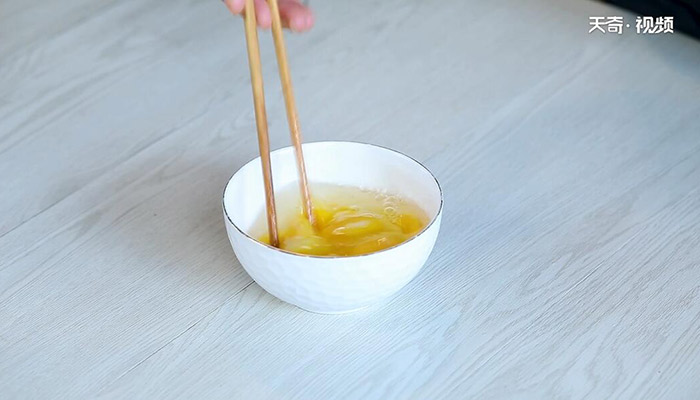 咸蛋蒸水蛋的做法 咸蛋蒸水蛋怎么做
