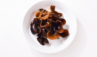 黄瓜拌木耳的家常做法 黄瓜拌木耳的家常做法视频