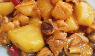 土豆焖鸡块的家常做法（土豆焖鸡块的家常做法大全家常窍门）