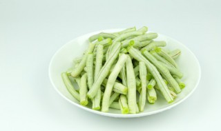 豇豆炒腊肉的做法（豇豆炒腊肉的做法大全）