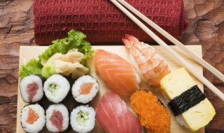 家常寿司的简单做法和材料 家常寿司的简单做法和材料大全