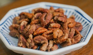 炒核桃仁怎么炒（炒核桃仁怎么炒好吃）