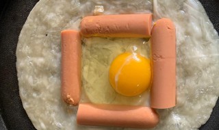 鸡蛋和手抓饼怎么做简单又好吃（鸡蛋和手抓饼怎么做简单又好吃的）