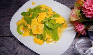 苦瓜鸡蛋怎么炒（苦瓜鸡蛋怎么炒好吃窍门）