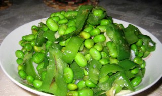 毛豆炒青椒（毛豆炒青椒肉丝的做法）