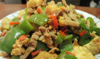 油豆腐炒青椒（油豆腐炒青椒的做法）