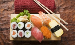 寿司里面的配料有哪些（寿司里面的配料有哪些图片）
