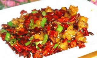 青椒炒辣子鸡的家常做法 青椒炒辣子鸡的家常做法视频