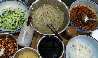 烤凉皮的调料配方法（凉皮的调料怎样做）