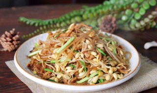 黄豆芽炒粉条 黄豆芽炒粉条素炒做法