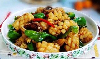 青椒炒鱿鱼 青椒炒鱿鱼的家常做法