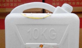 怎么用84给牛仔裤磨白（米白色牛仔裤可以用84漂白吗）