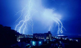 梦见打雷下雨（梦见打雷下雨是什么征兆）