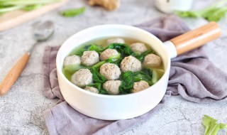 小白菜丸子汤（小白菜丸子汤小白菜需要焯水吗）