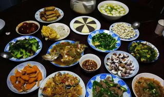 和朋友吃饭发朋友圈的好句子（和朋友吃饭发朋友圈的好句子图片）