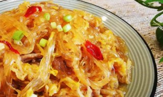 酸菜炖粉条的做法（东北排骨酸菜炖粉条的做法）