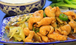 猪大肠炒酸菜的做法（猪大肠炒酸菜的做法美食杰）