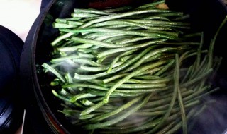 豆角酸菜的做法大全（豆角酸菜的做法大全视频）