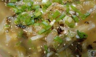 酸菜土豆汤的做法（云南酸菜土豆汤的做法）