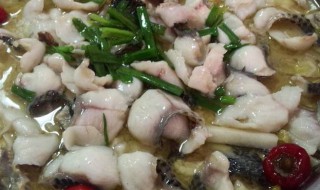 酸菜鱼片怎么做（酸菜鱼片怎么做才滑嫩窍门）