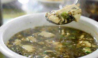 酸菜豆腐汤的做法 鱼头酸菜豆腐汤的做法