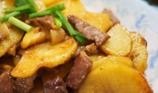 土豆和肉炒简单方法（家常土豆炒肉的做法窍门）