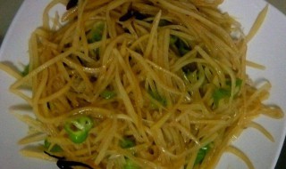 酸辣土豆丝怎么做才脆（酸辣土豆丝怎么做脆爽）