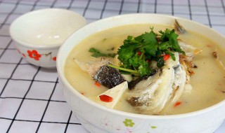 酸菜鱼头豆腐汤的做法 酸菜鱼头豆腐汤的做法视频