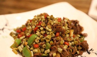 酸豆角炒鸡杂（酸豆角炒鸡杂热量）