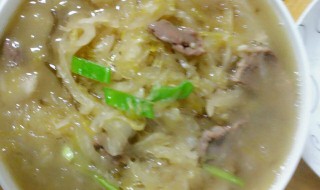 东北酸菜炖肉的做法 东北酸菜炖肉的做法视频