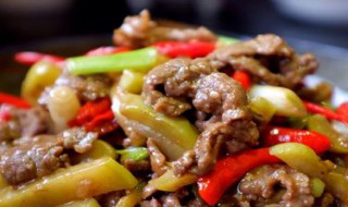 猪肉炒酸菜的做法（肥肉炒酸菜的做法）