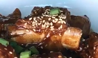 甜酸排骨怎么做（甜酸排骨怎么做呢）