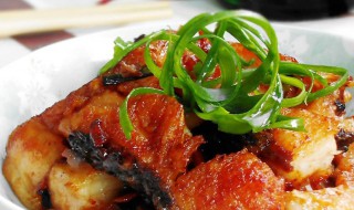 酥鲫鱼的做法（酥鲫鱼的做法和配料）
