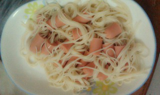 如何制作小火腿肠炸面 如何制作小火腿肠炸面条