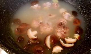 香菇焯水的正确方法 香菇怎么用水焯