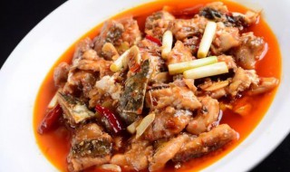 辣椒豆瓣汪刺鱼的制作方法（泡椒鱼刺怎么做）