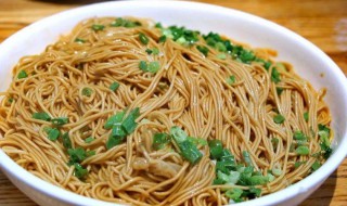 如何制作葱油酱拌面（葱花酱油拌面的做法）