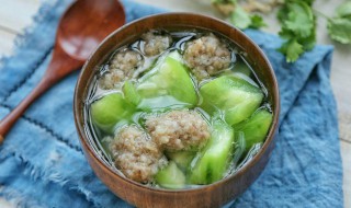 丝瓜肉丸汤怎么做好吃（丝瓜肉丸汤怎么做好吃窍门）