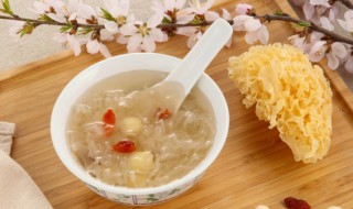 银耳莲子双米粥（银耳莲子粳米粥）