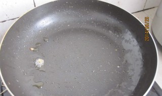 平底锅如何清洗（平底锅如何清洗内胆）