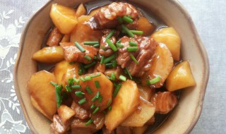 家常土豆烧肉的做法 家常土豆烧肉的做法窍门