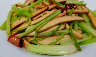 炒香干的家常做法（西芹炒香干的家常做法）