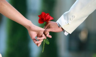 送花给女朋友写点什么好呢 送花给女朋友写点什么好呢20字