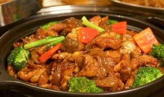 鱼肉怎么吃（鲫鱼汤的鱼肉怎么吃）